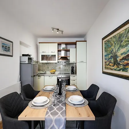 Elanda Downtown Apartment