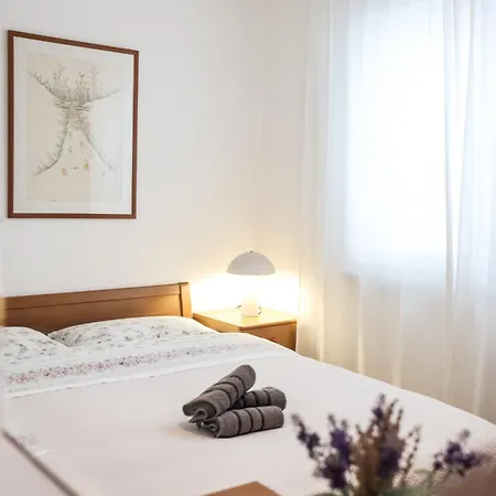 Elanda Downtown Apartman Zára