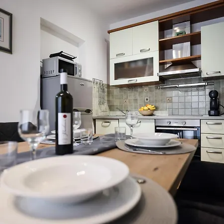 Elanda Downtown Zára