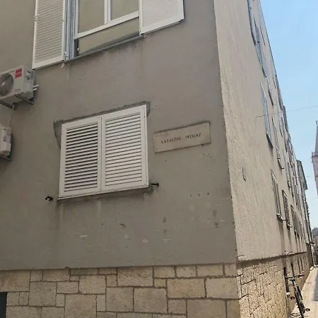 Elanda Downtown * Zára